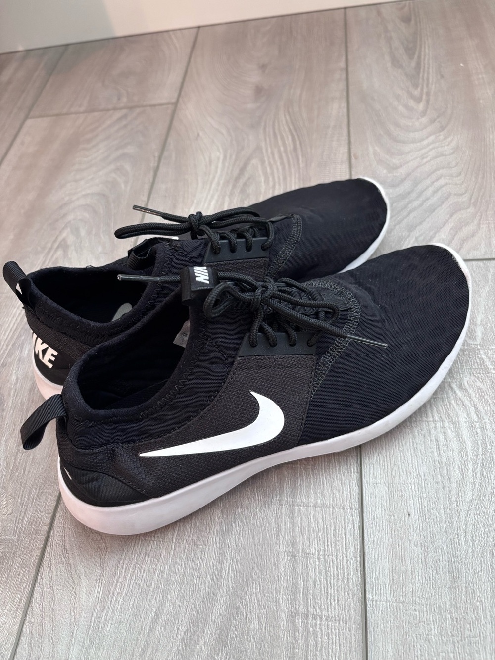 Nike Women’s Black Sneakers